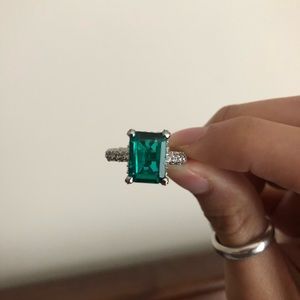 Pure silver ring with Zirconia